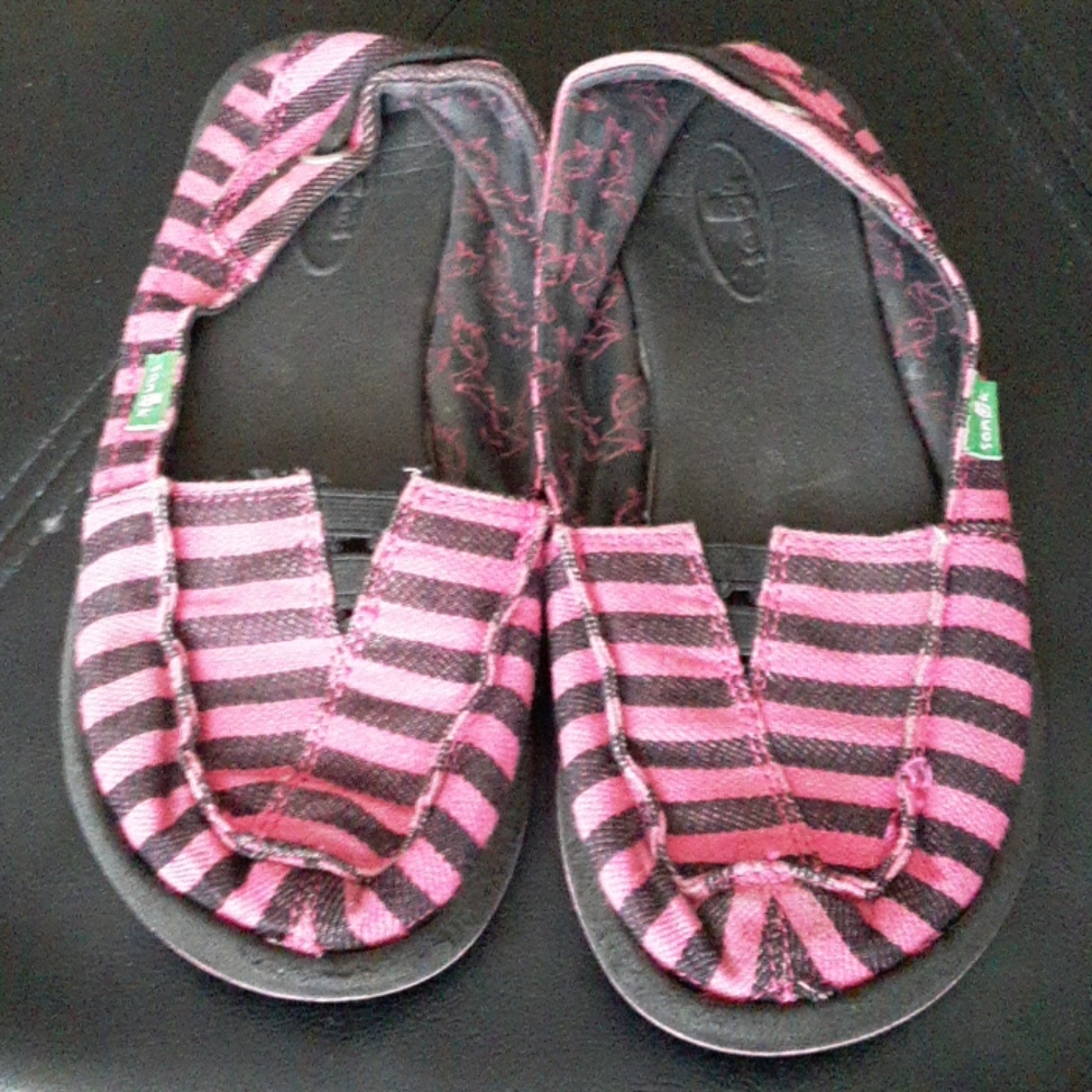 Sanuk shoes